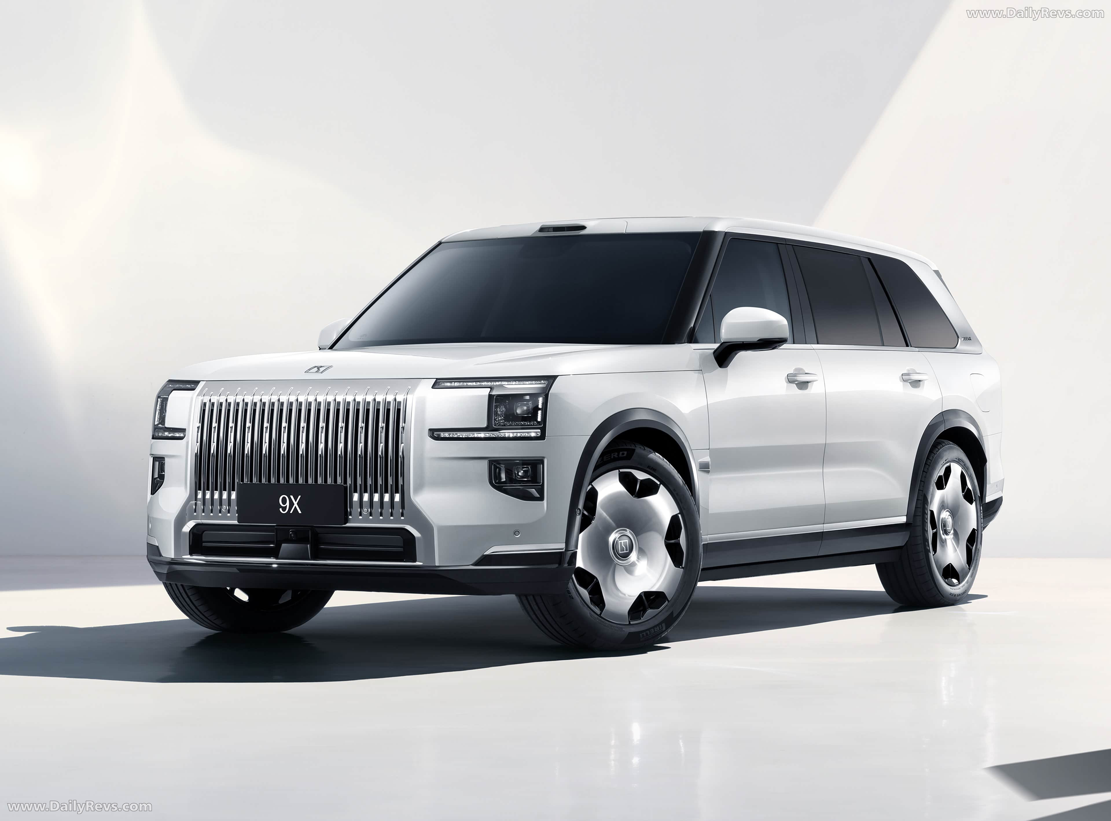 2026 Zeekr 9X Arctic White Front View