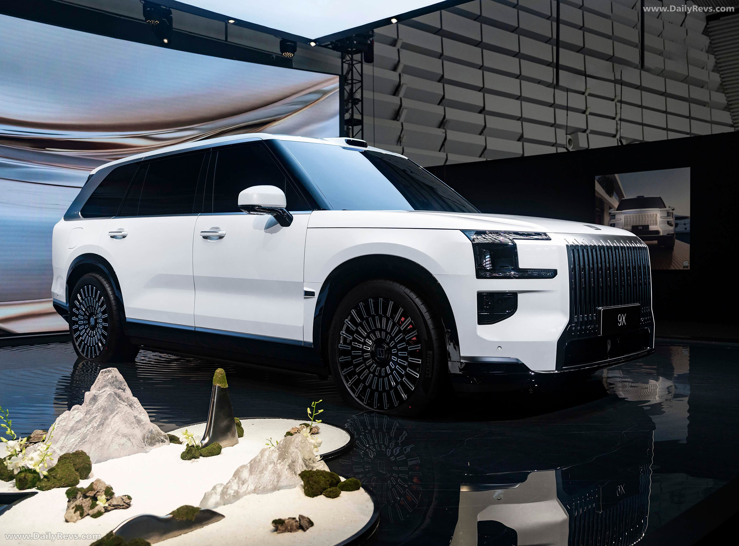 2026 Zeekr 9X Arctic White Side View