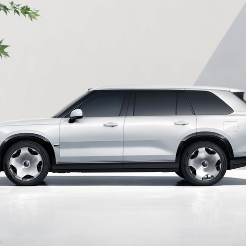 2026 Zeekr 9X Arctic White Side View