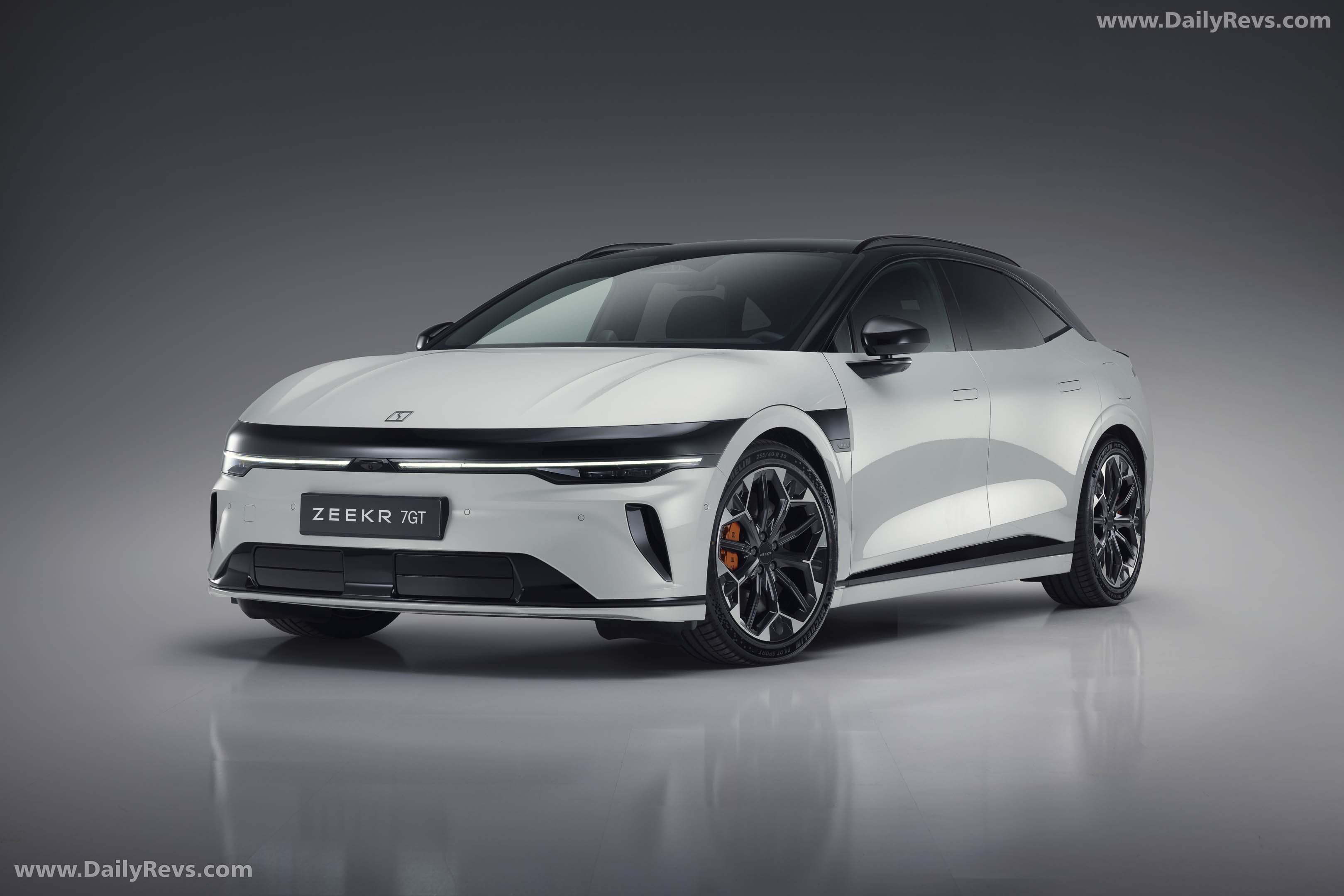 2027 Zeekr 7GT Front View