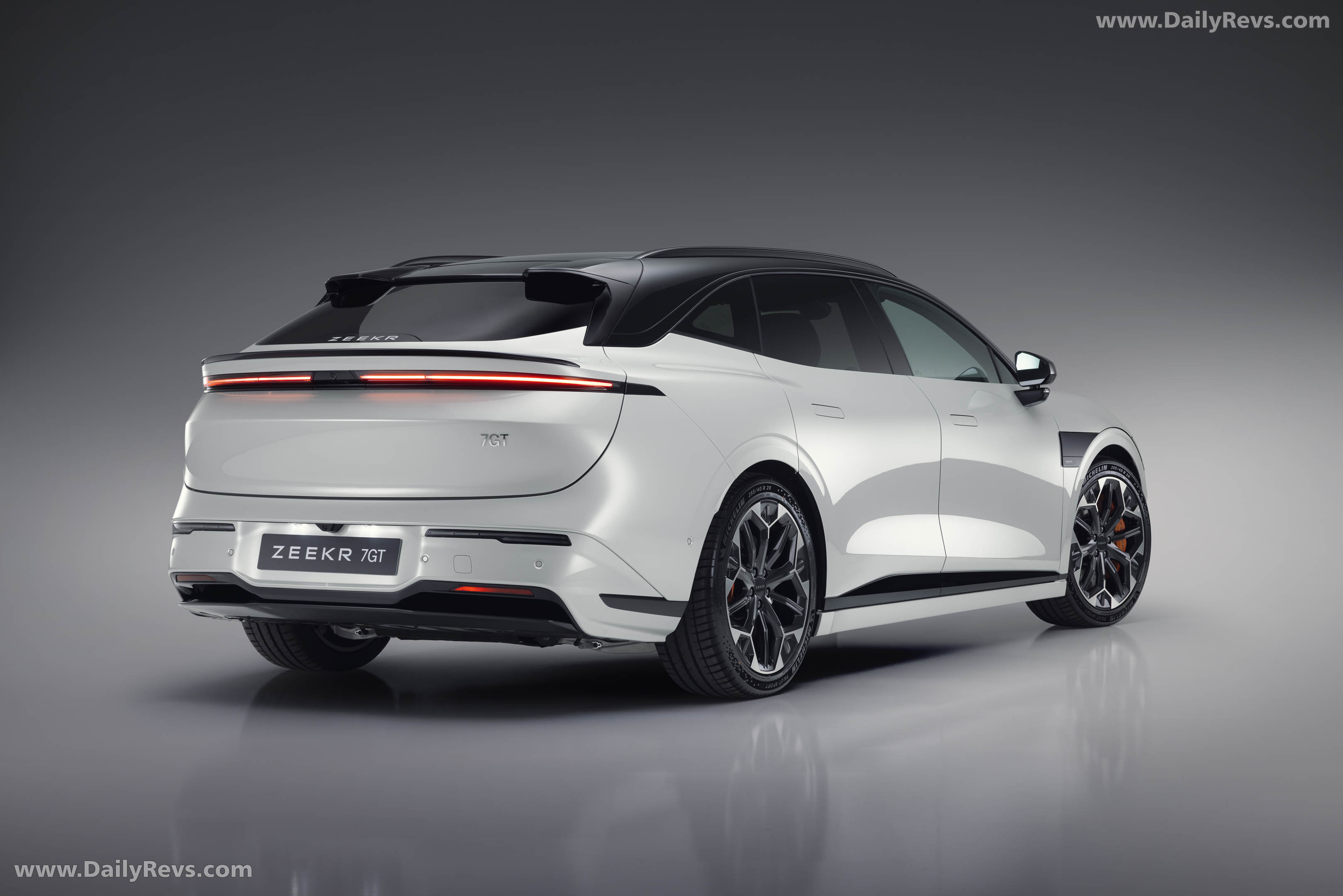 2027 Zeekr 7GT Rear View