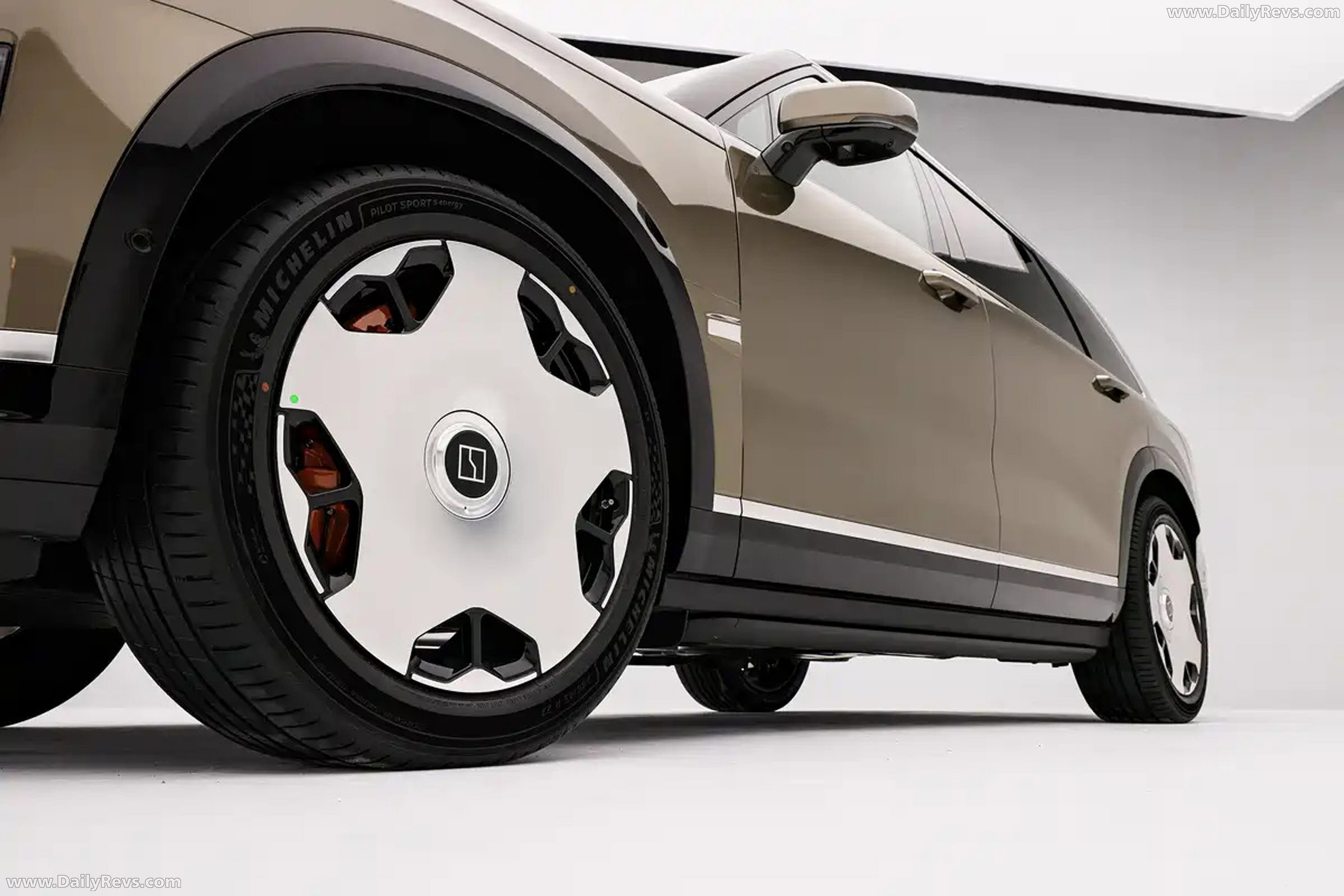 2026 Zeekr 9X Wild Brown Exterior