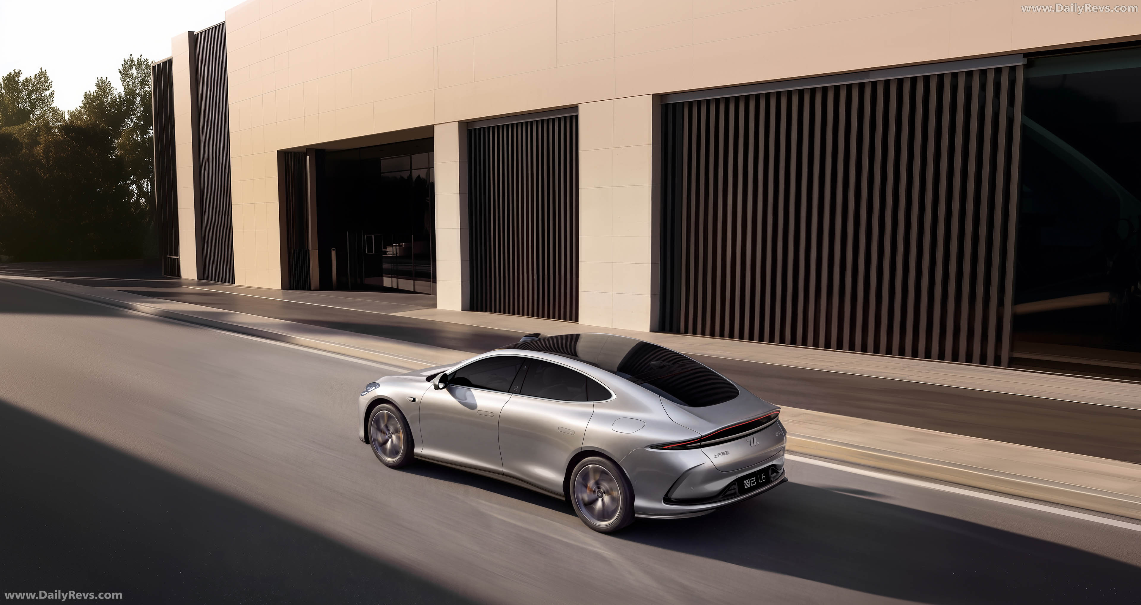 2026 Zhiji L6 Jimmy Choo Edition Rear View